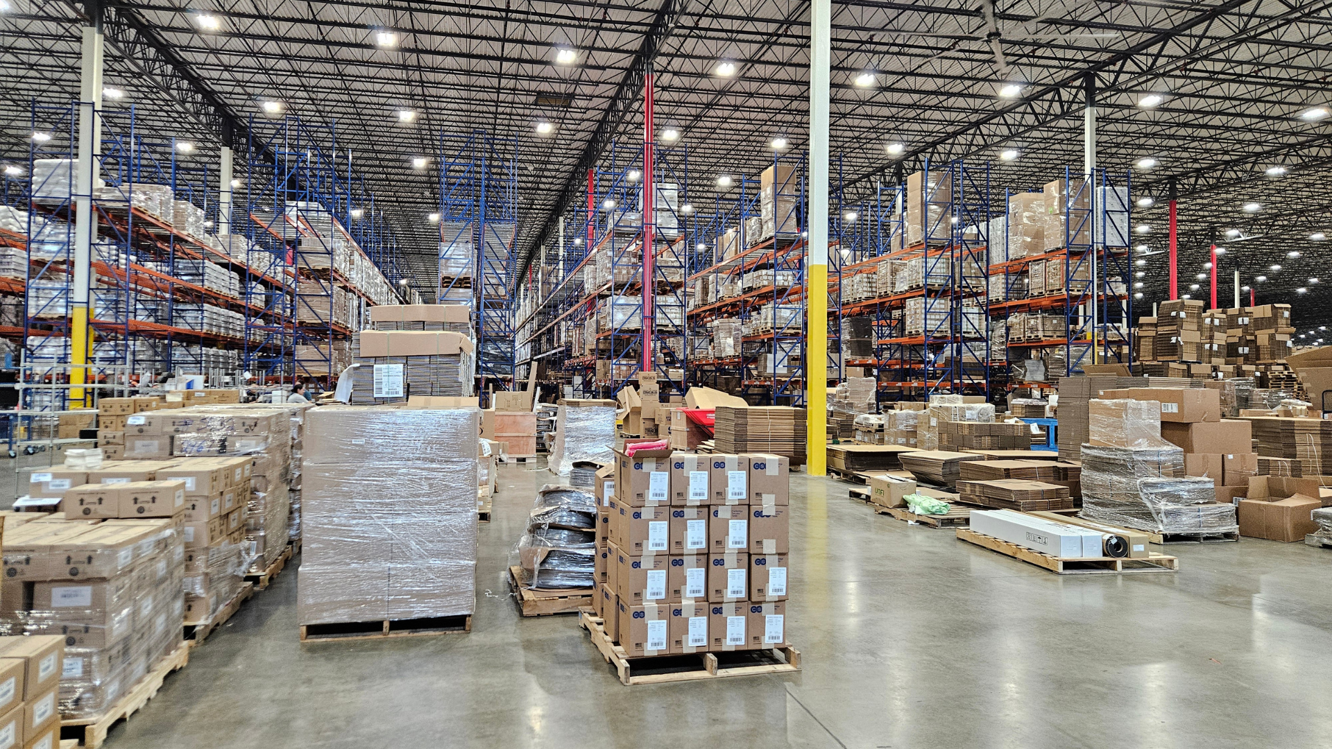 Case Studies & News Legendz Way Distribution Services in Midlothian Texas has 3 Apogee 180s in 730,000 sq ft warehouse to provide wall to wall wifi coverage